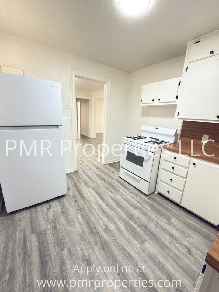 1901 Nw Cherry Ave - Photo 3 of 12