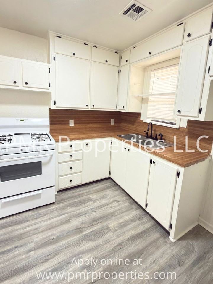 1901 Nw Cherry Ave - Photo 4 of 12