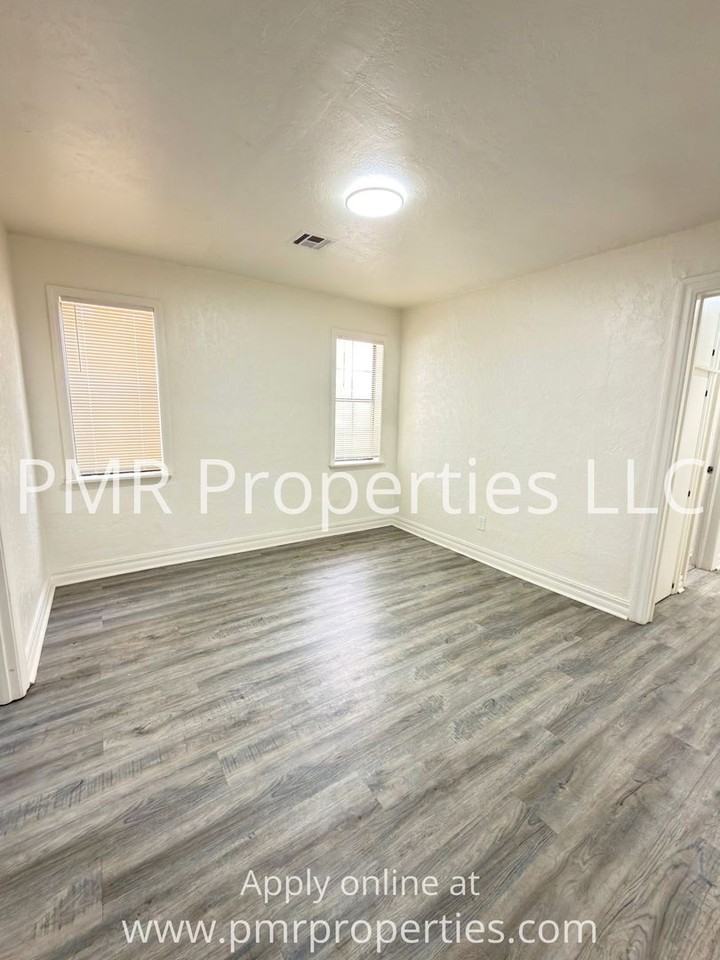 1901 Nw Cherry Ave - Photo 7 of 12