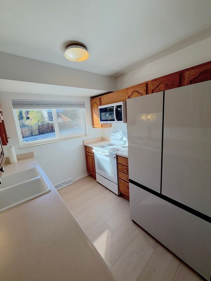 1720 S Deframe Ct - Photo 5 of 23