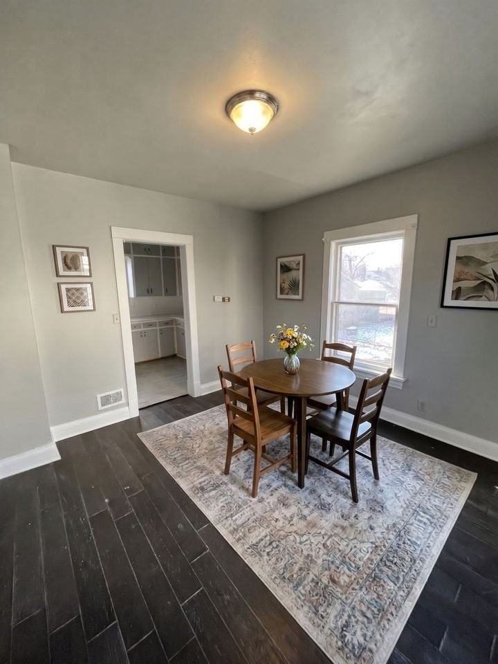 1112 W 9th St - Photo 2 of 7