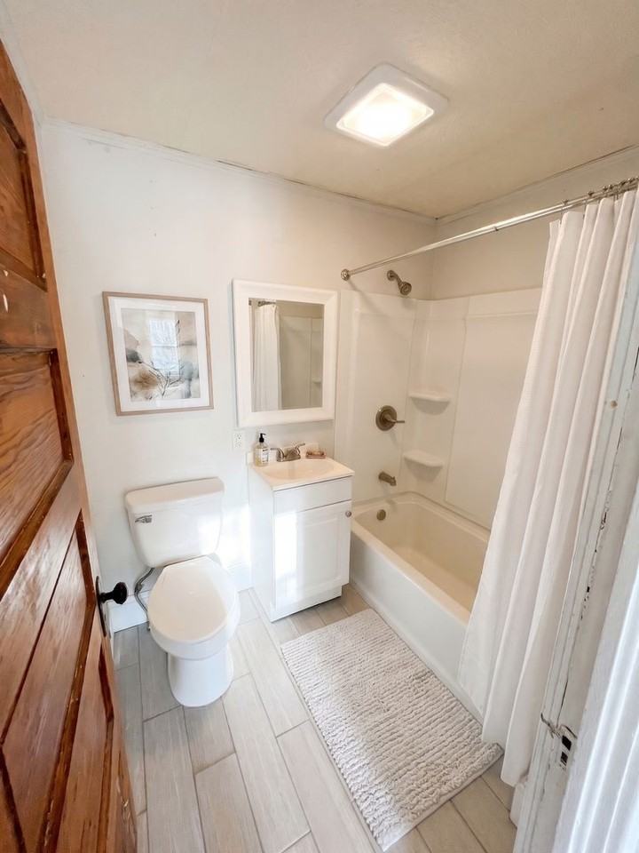 1112 W 9th St - Photo 6 of 7