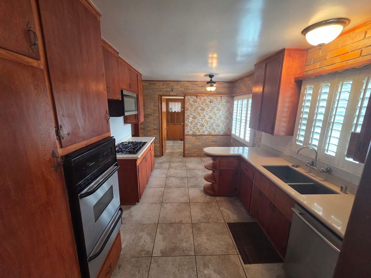 14669 Natalie Dr - Photo 7 of 36