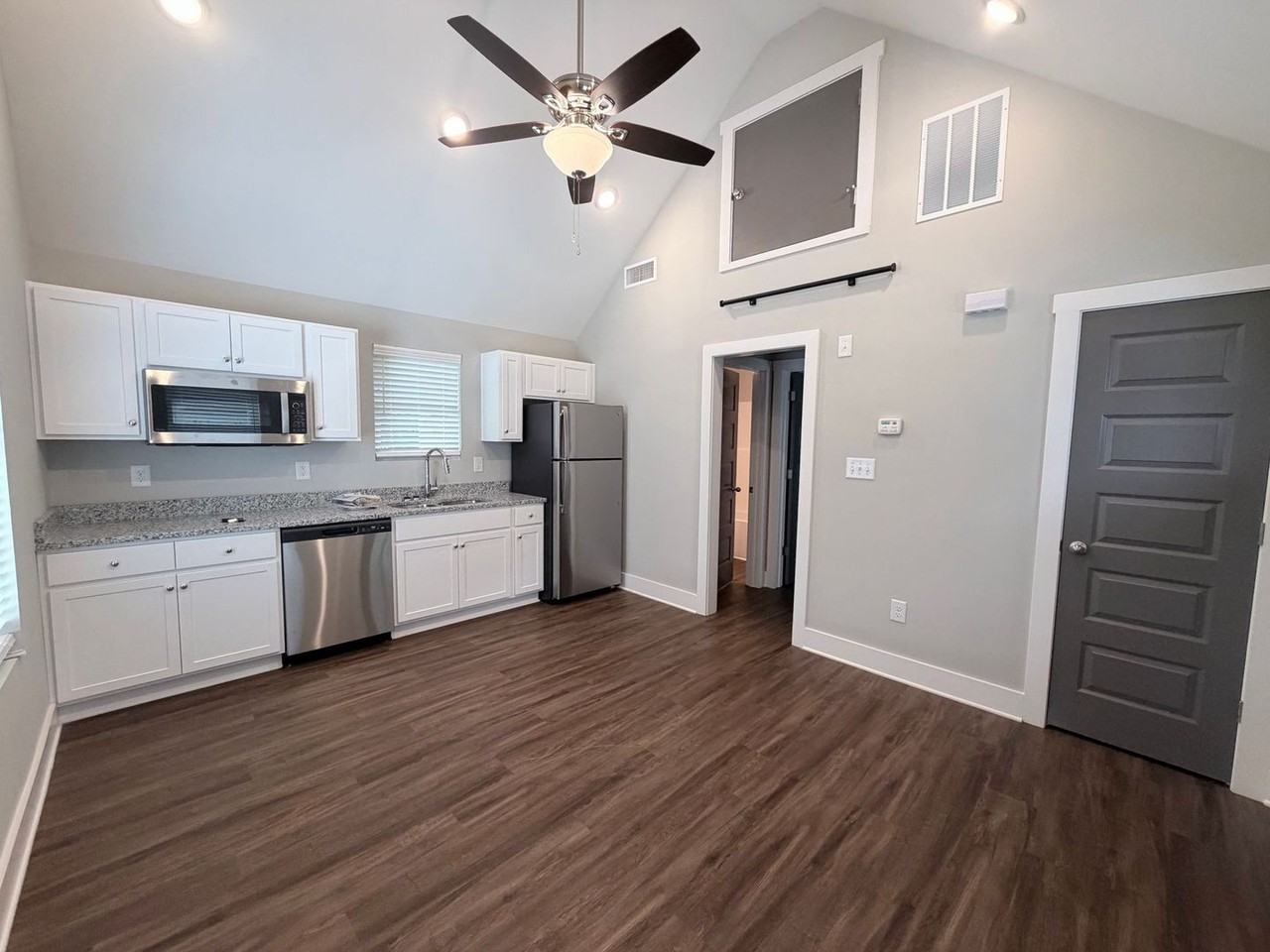 120 Rose St #B - Photo 2 of 9