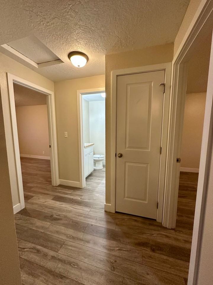 979 Nw Ewen St - Photo 5 of 10