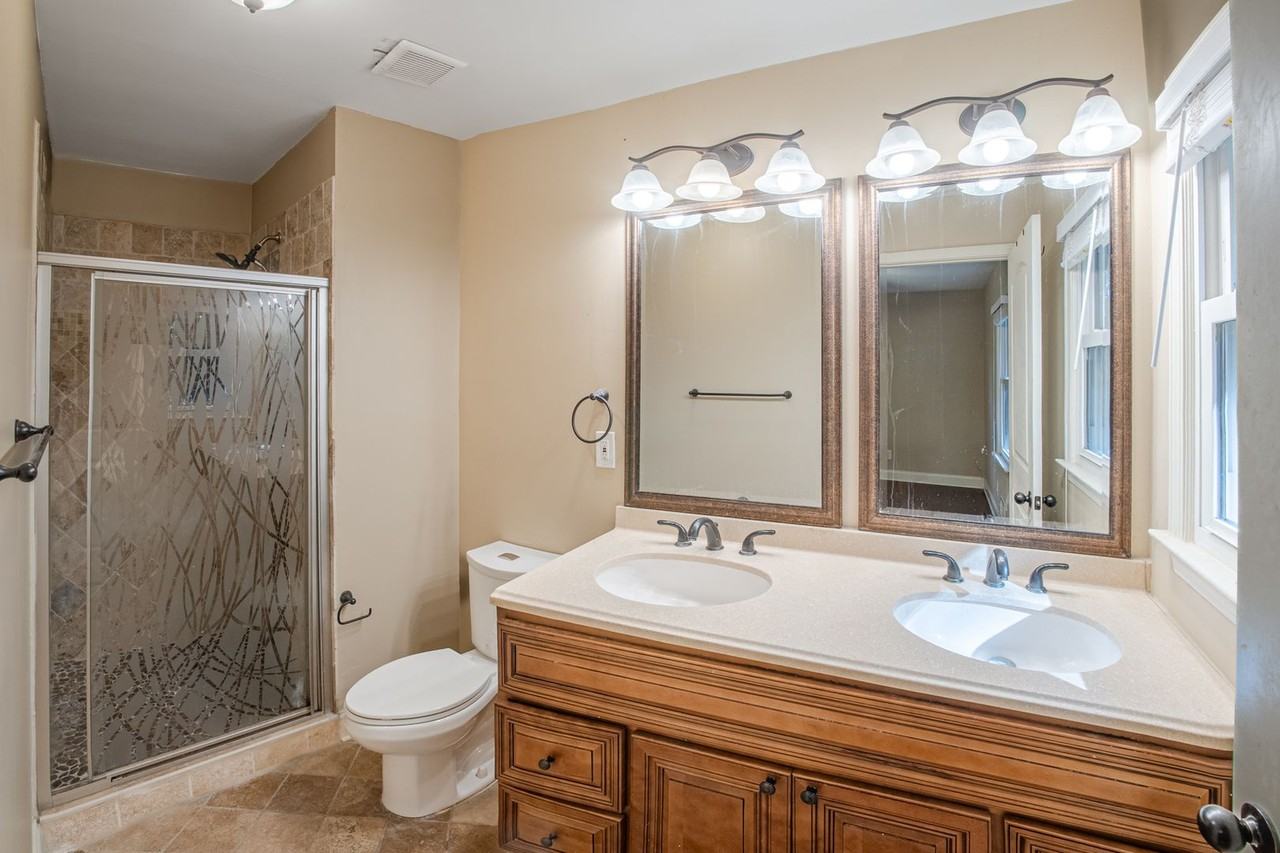 1892 Bells Ferry Rd - Photo 4 of 15