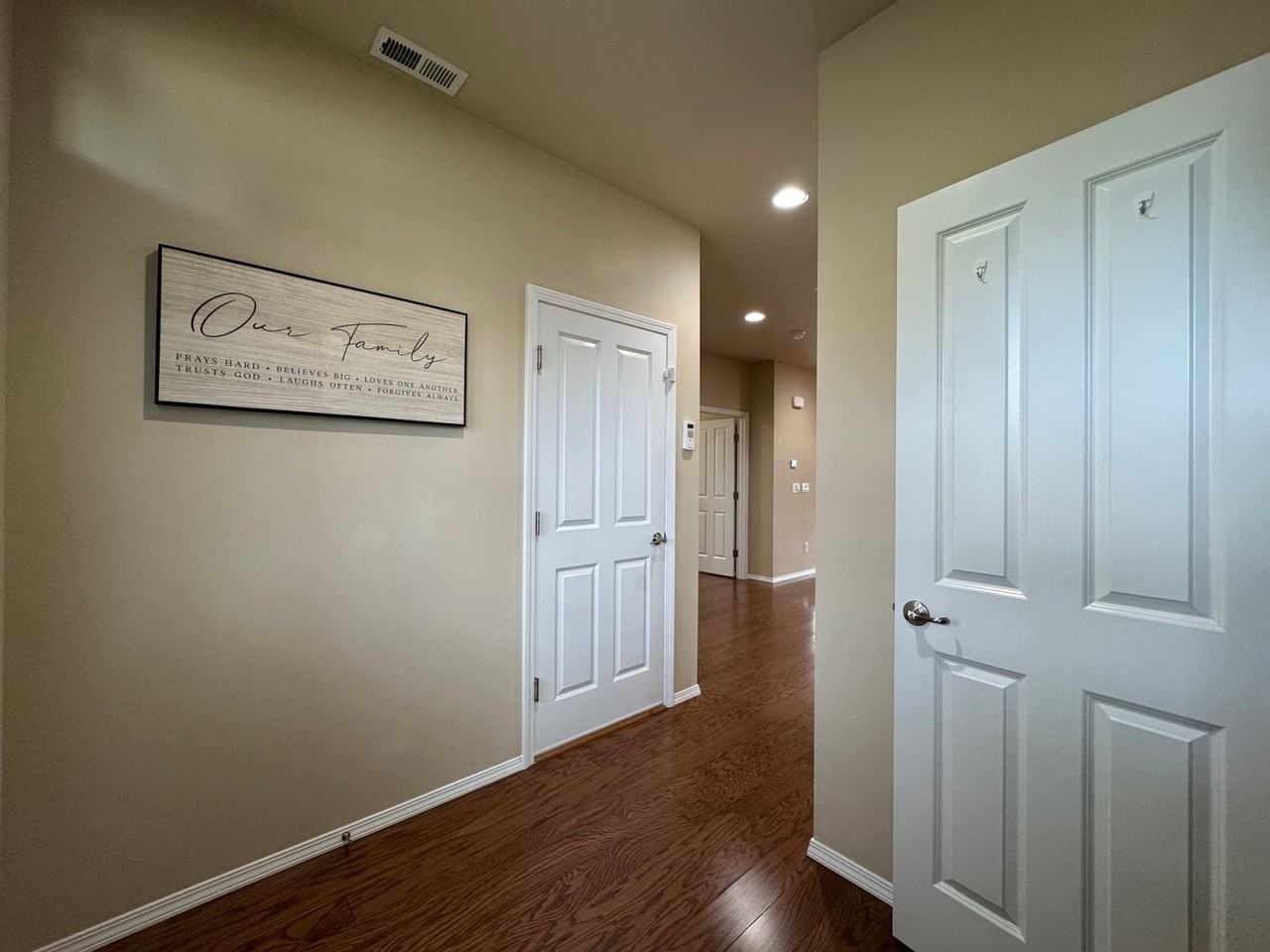 8407 72nd Pl Ne - Photo 5 of 50
