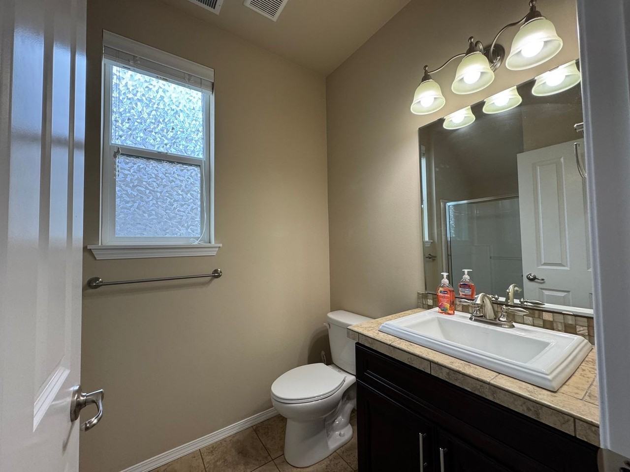 8407 72nd Pl Ne - Photo 7 of 50