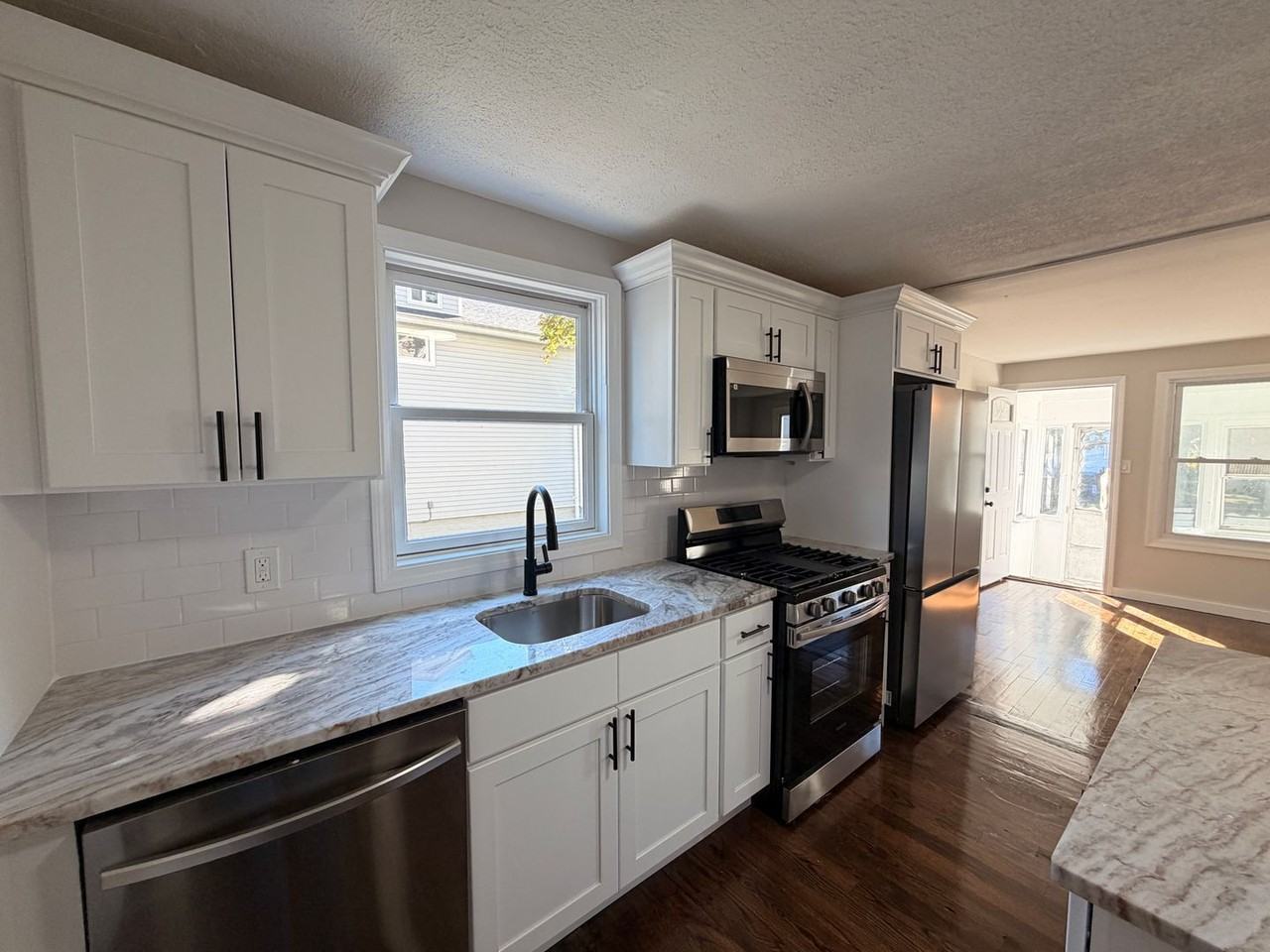 39 Webb St - Photo 2 of 25