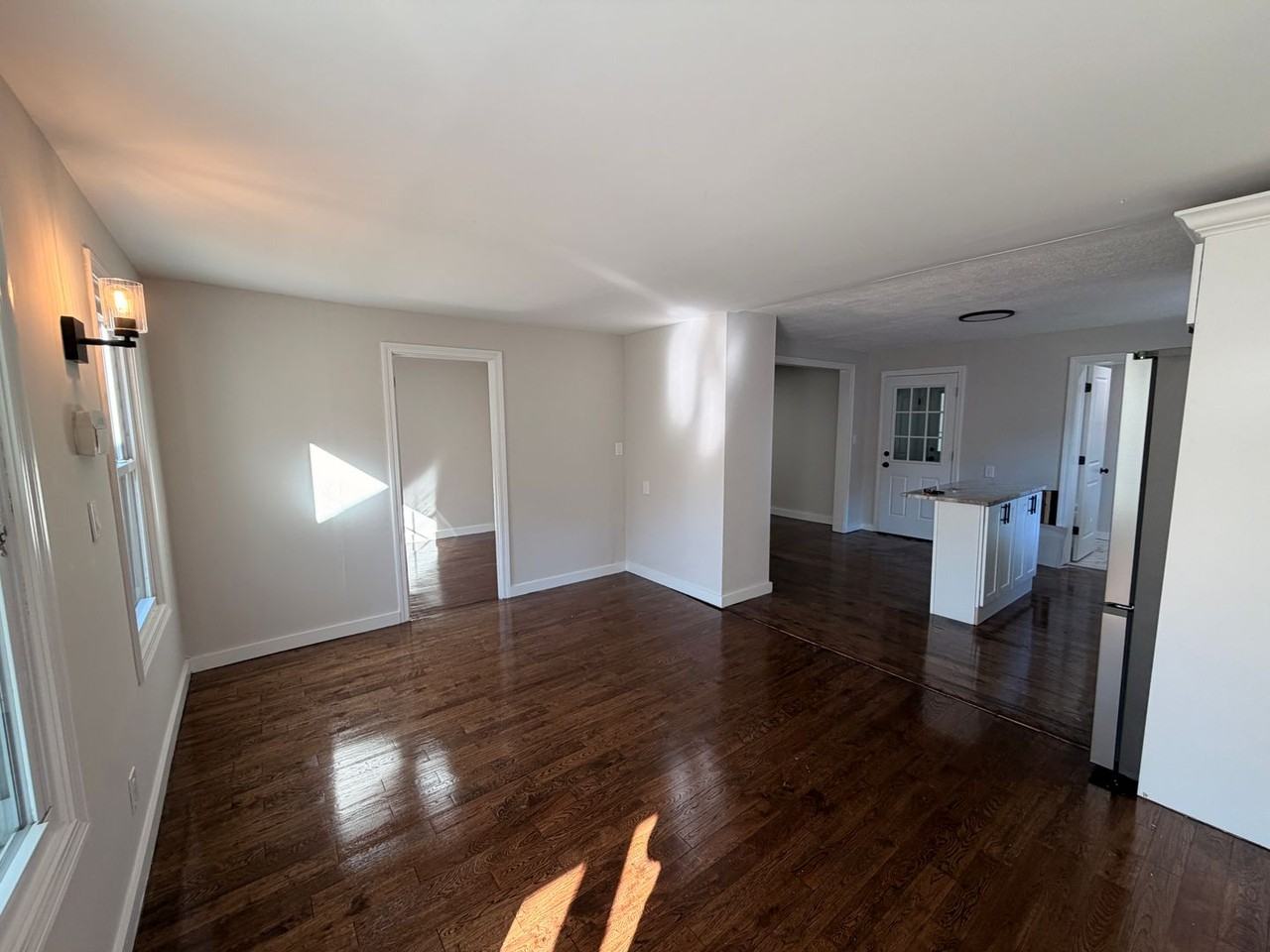 39 Webb St - Photo 4 of 25