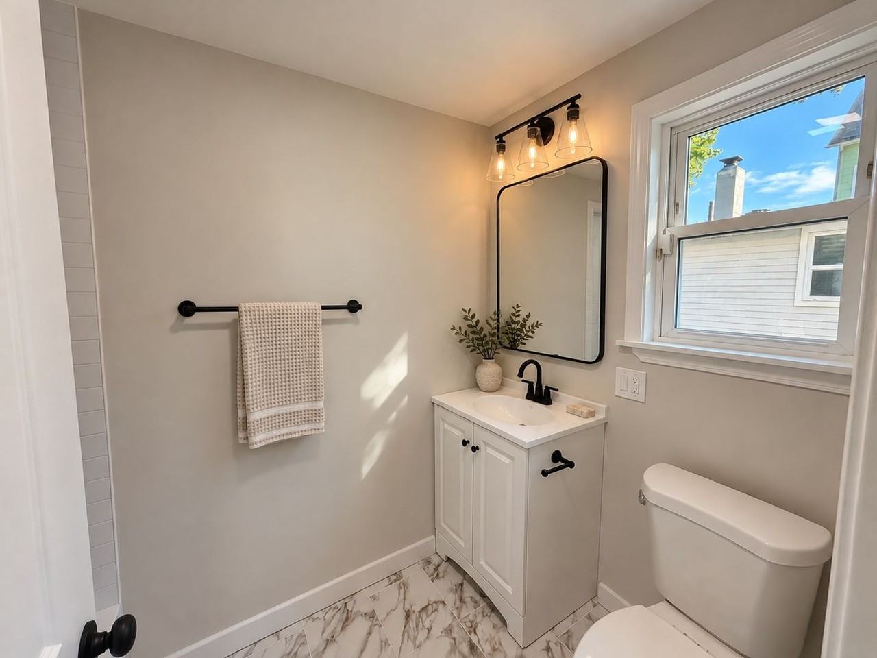 39 Webb St - Photo 5 of 25