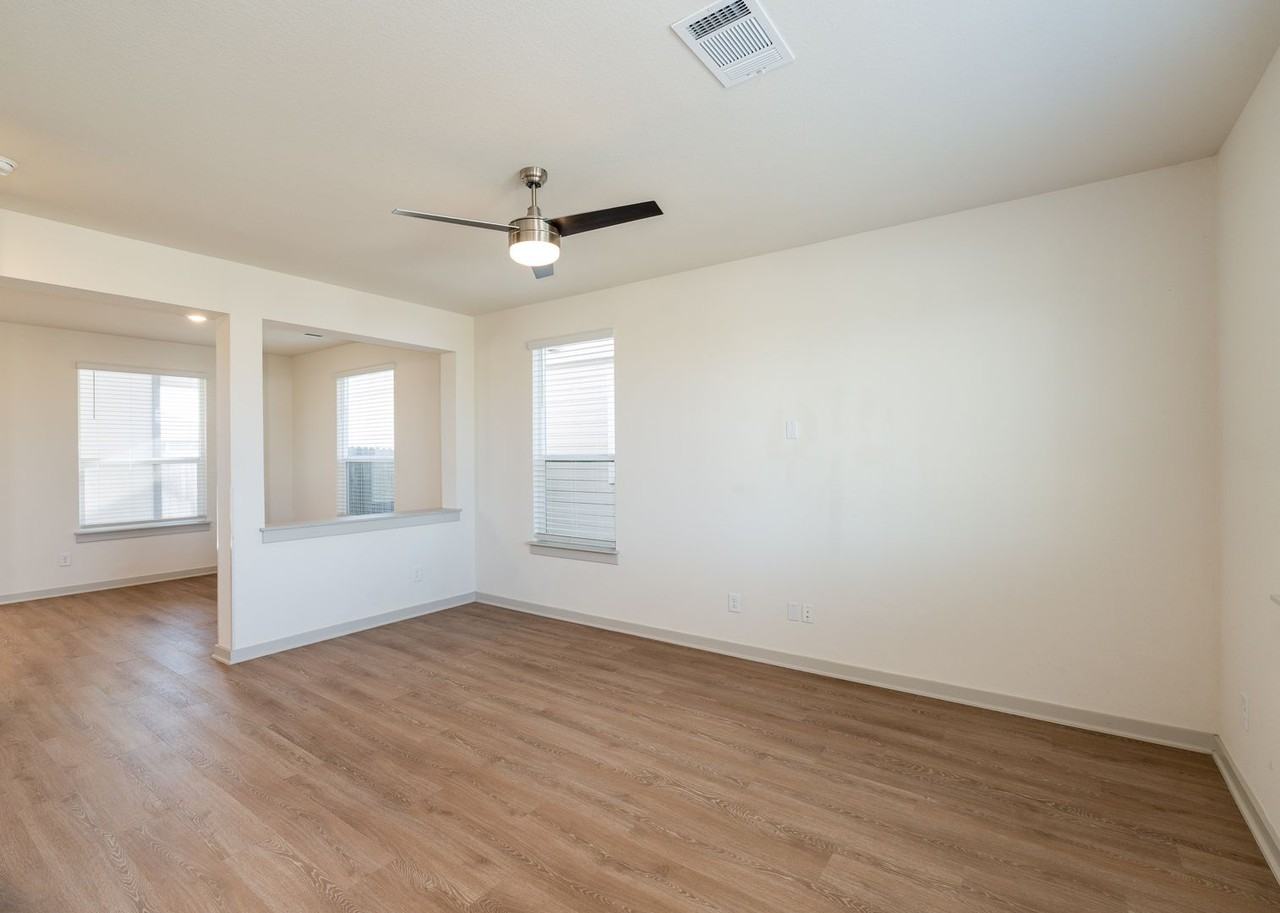 1307 Plymouth Rd - Photo 3 of 21