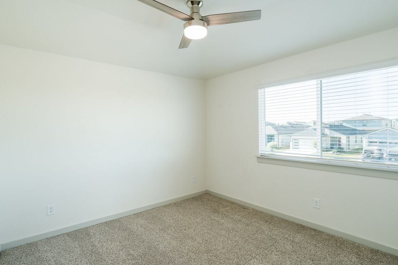 1307 Plymouth Rd - Photo 7 of 21