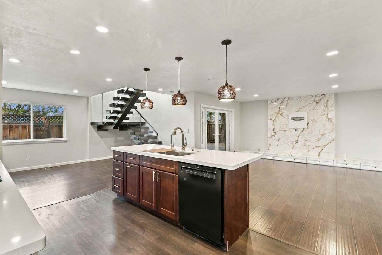 1805 Karen Ct - Photo 3 of 18
