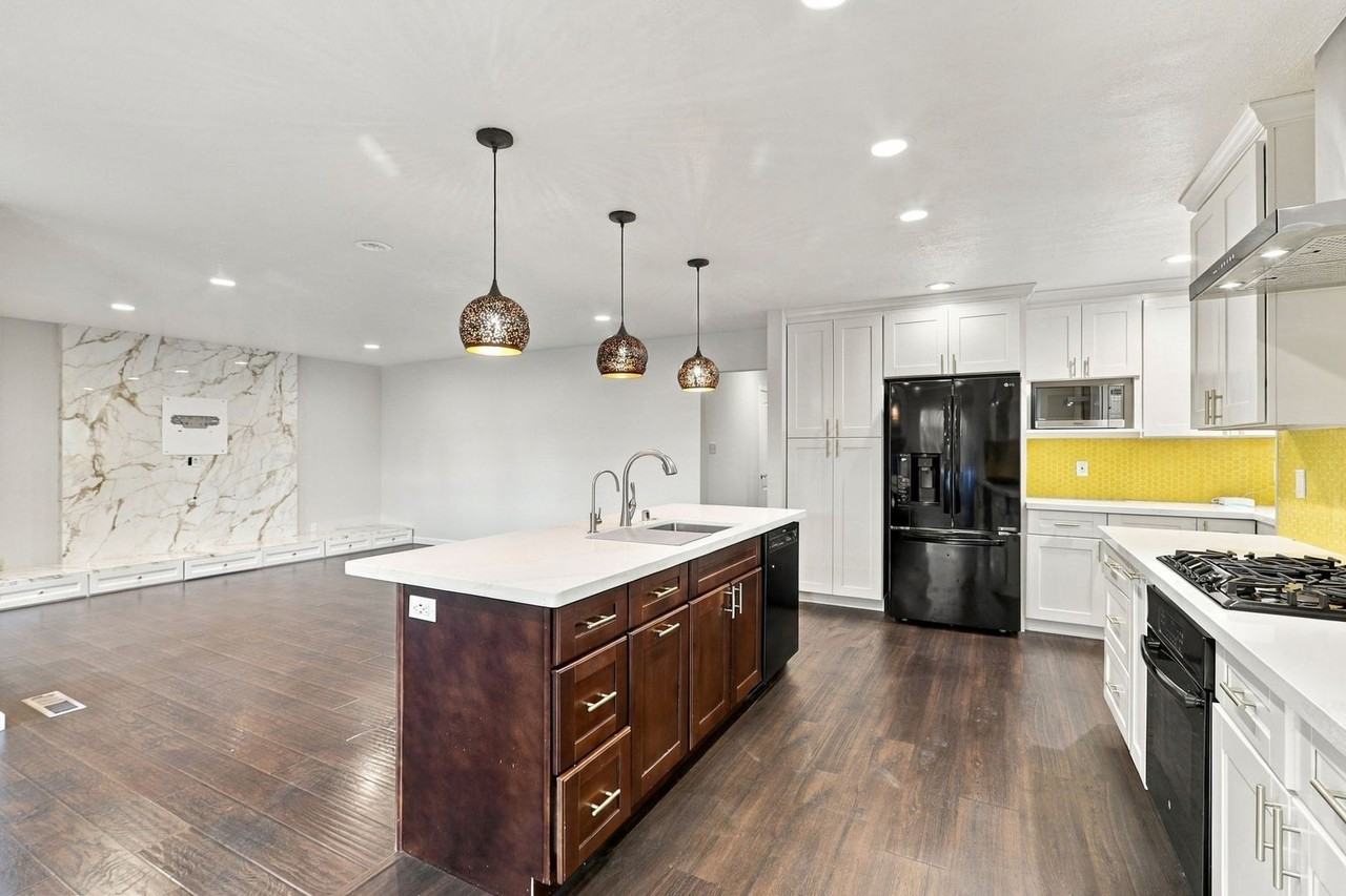 1805 Karen Ct - Photo 4 of 18