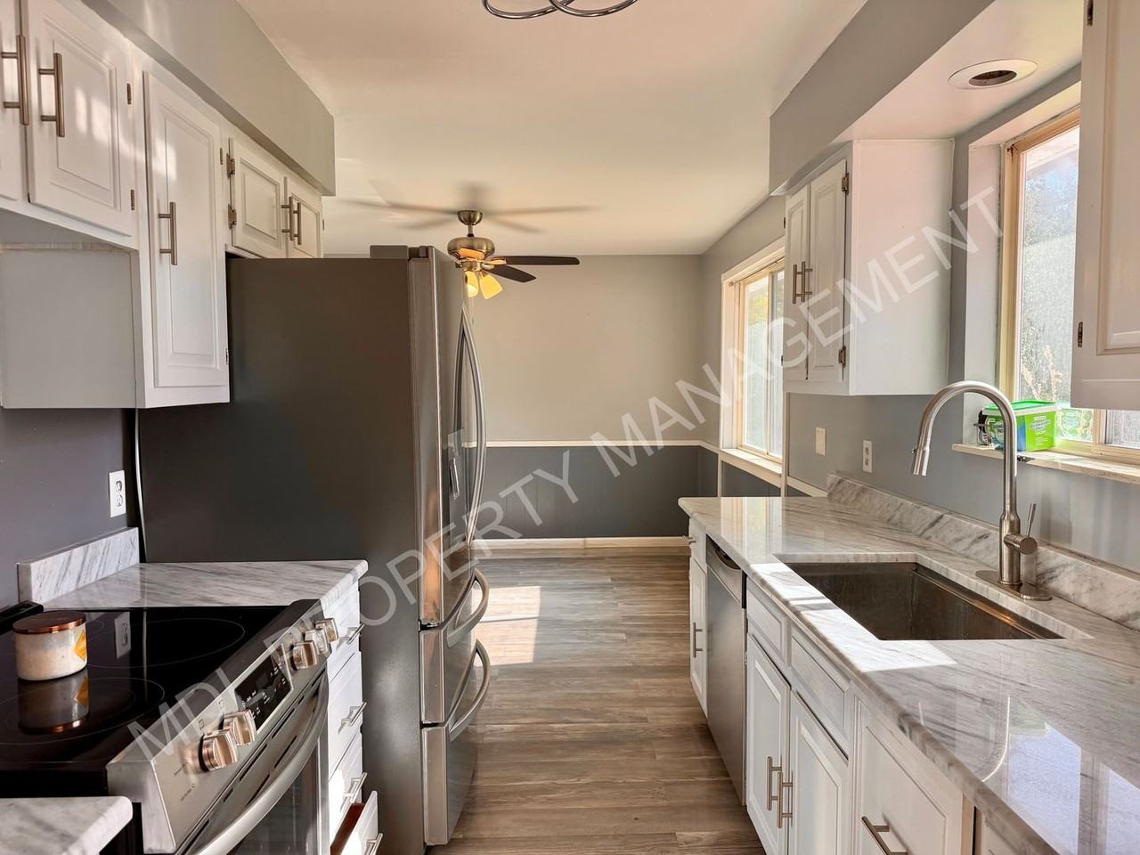 5583 Weiss St - Photo 2 of 15
