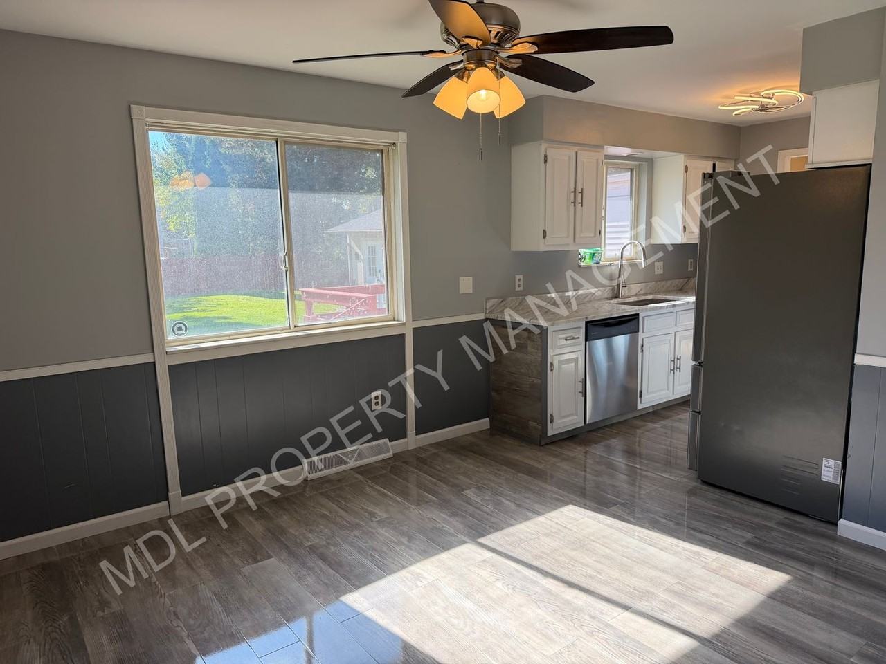 5583 Weiss St - Photo 3 of 15