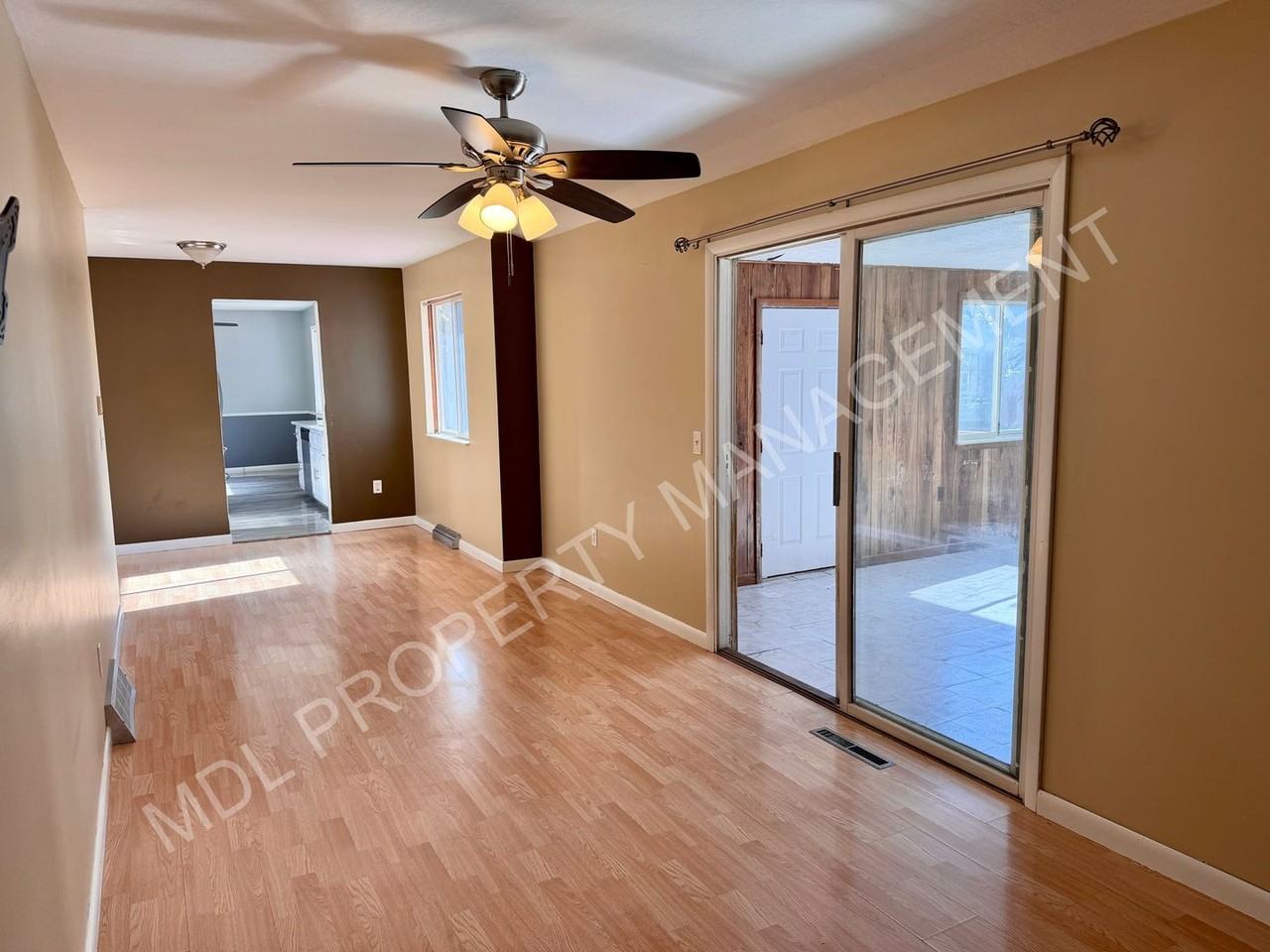 5583 Weiss St - Photo 4 of 15