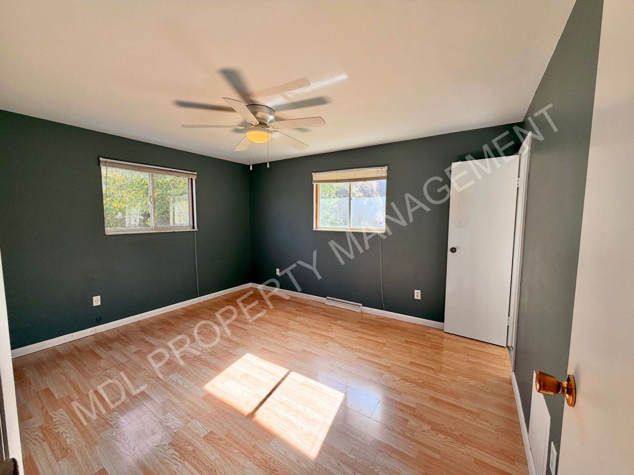 5583 Weiss St - Photo 5 of 15