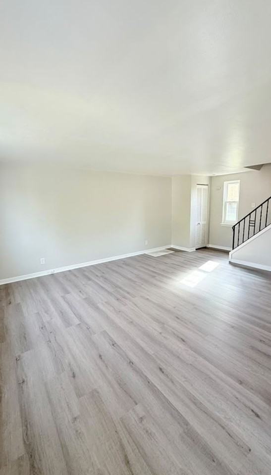 964 Elizabeth St - Photo 4 of 33