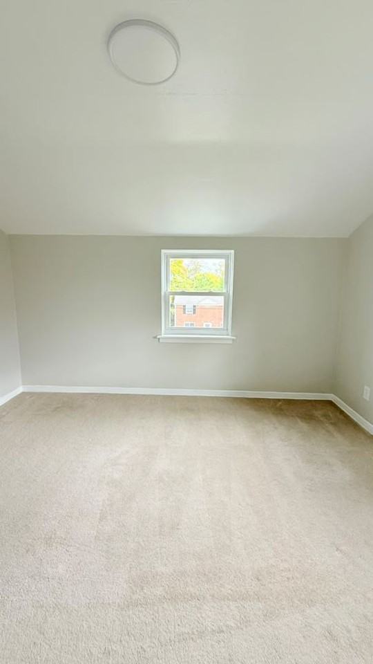 964 Elizabeth St - Photo 6 of 33