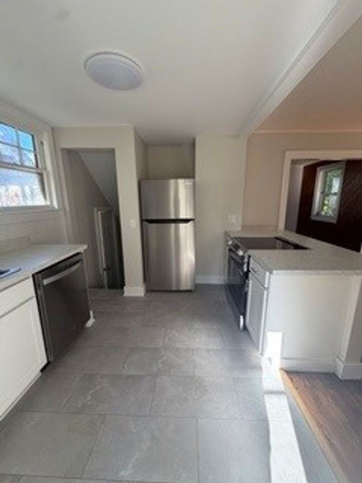 76 Oliver St - Photo 3 of 16