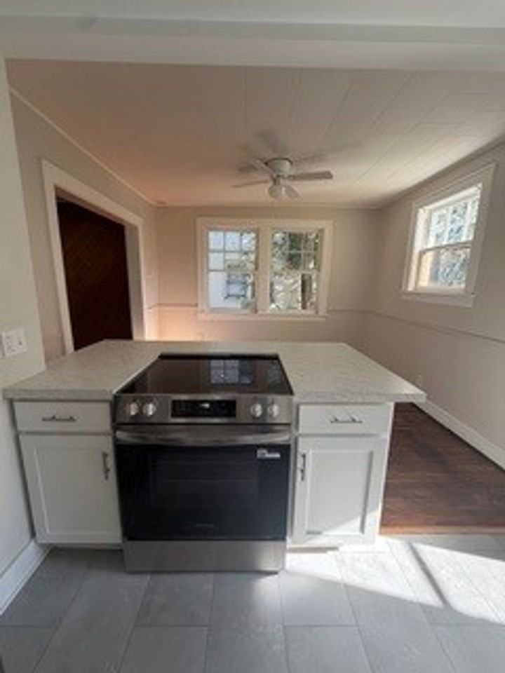 76 Oliver St - Photo 4 of 16