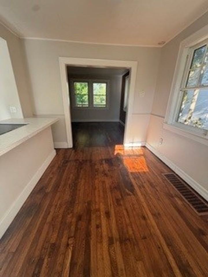 76 Oliver St - Photo 5 of 16