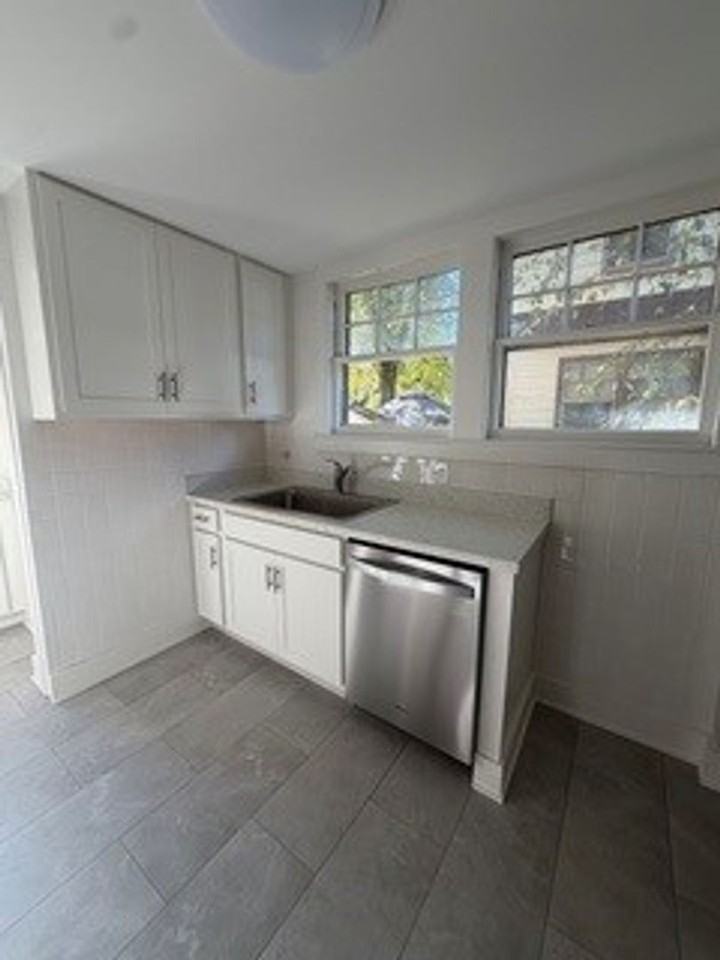 76 Oliver St - Photo 6 of 16