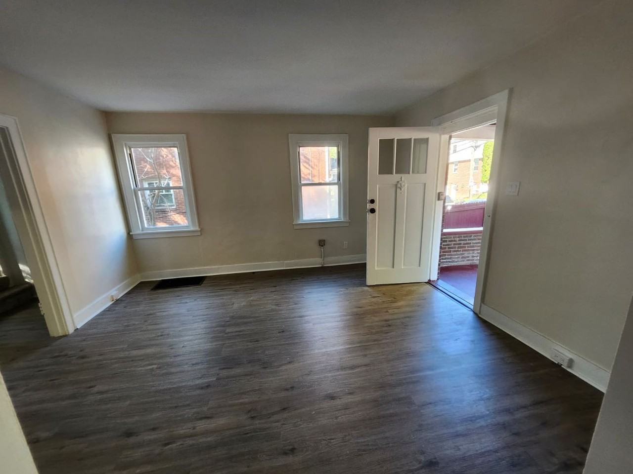 2731 Merwyn Ave - Photo 4 of 28