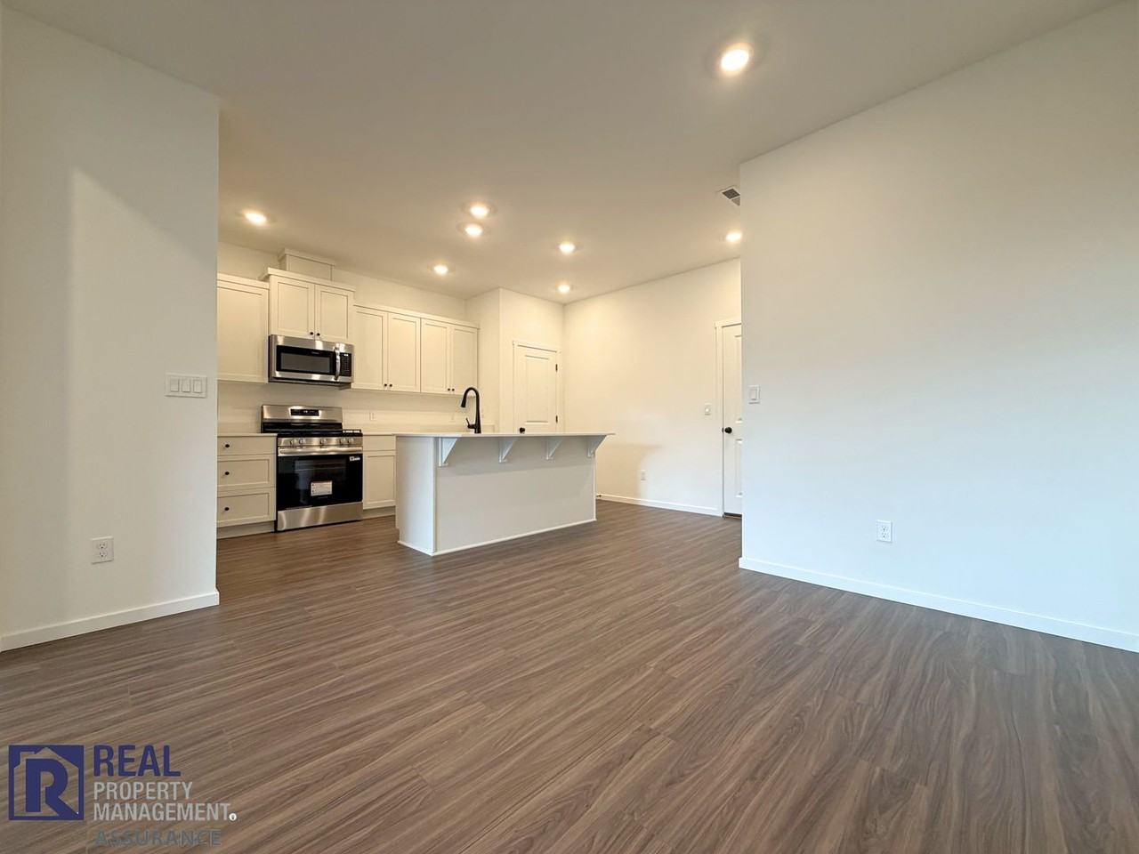 521 Upland Ave - Photo 4 of 21