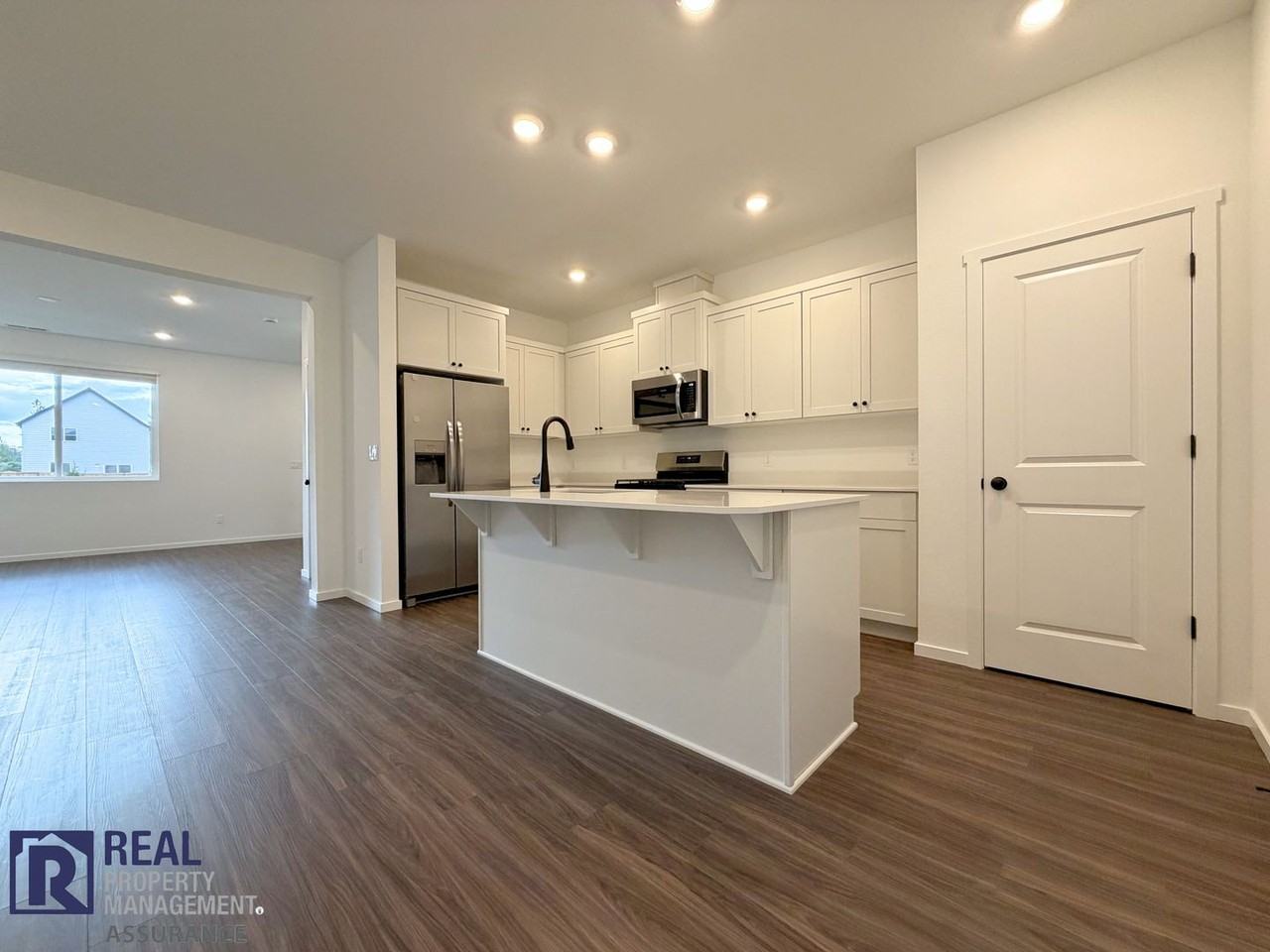 521 Upland Ave - Photo 5 of 21