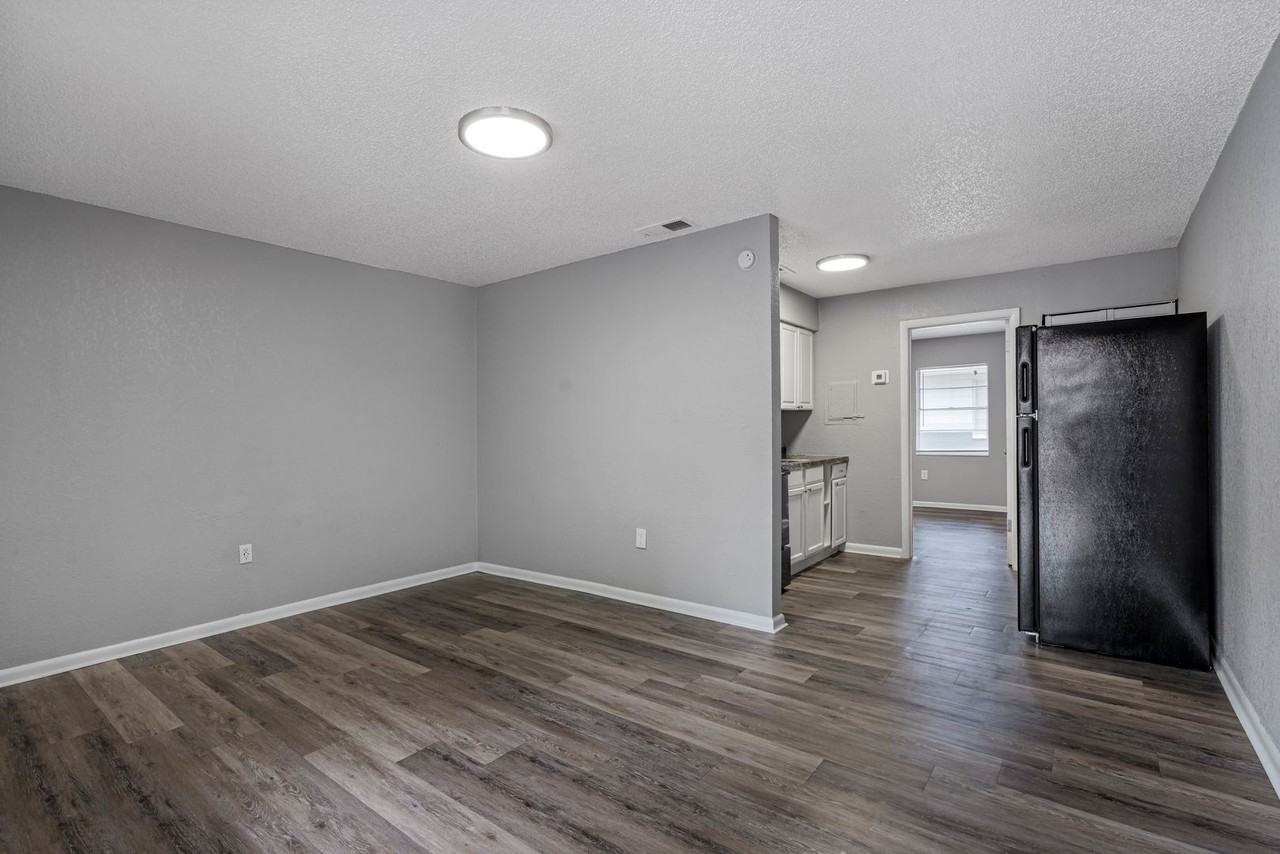 Palm Square Homes - Photo 5 of 9