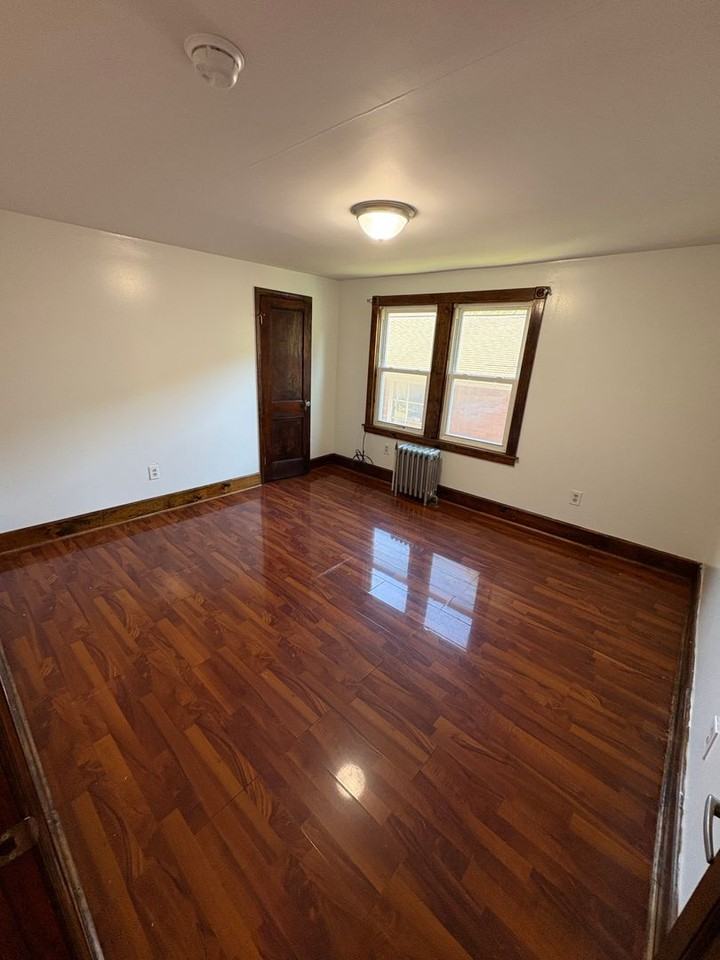 362 Fisher St #2R - Photo 4 of 10