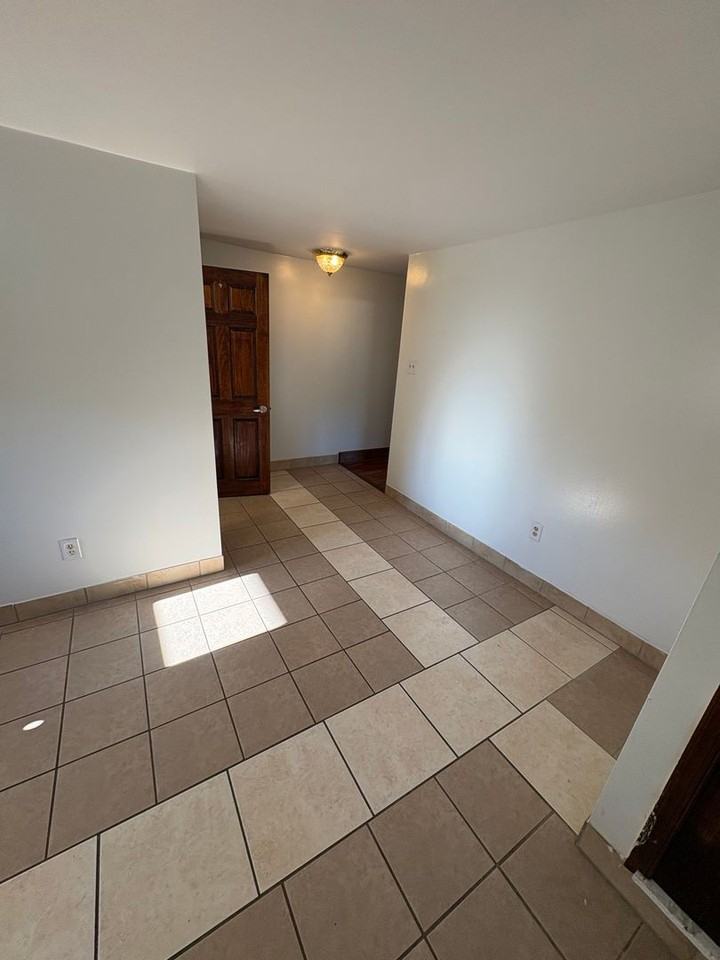 362 Fisher St #2R - Photo 7 of 10