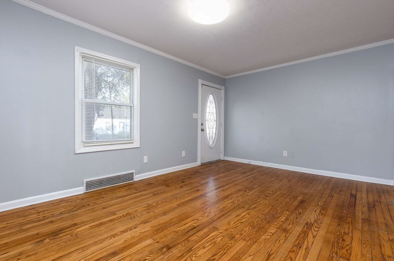 4103 S Brook St - Photo 3 of 21