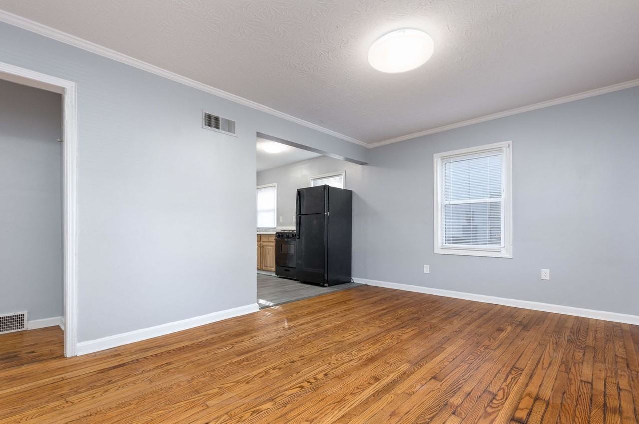 4103 S Brook St - Photo 5 of 21