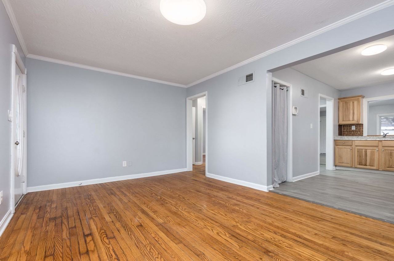 4103 S Brook St - Photo 6 of 21