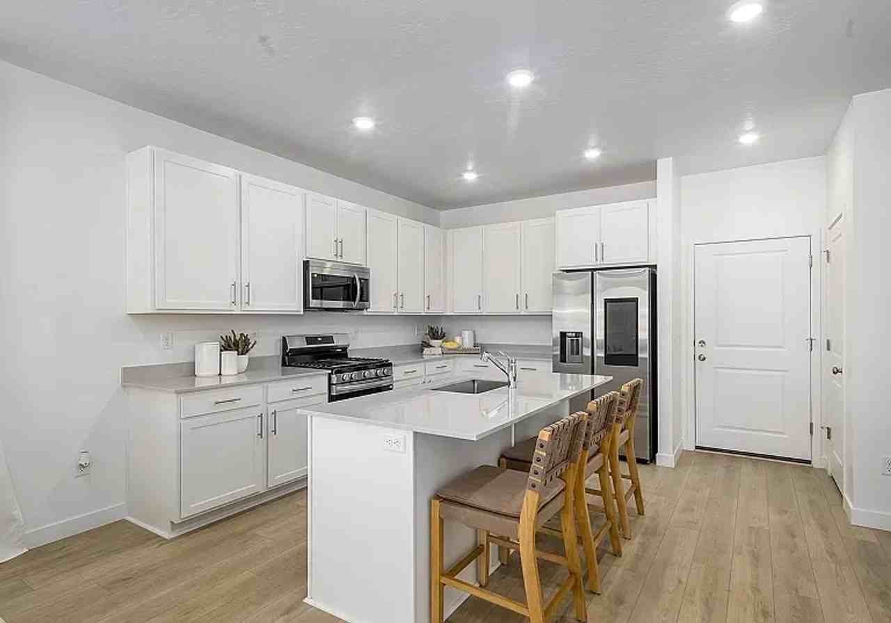 1704 W Viola Ln - Photo 2 of 10