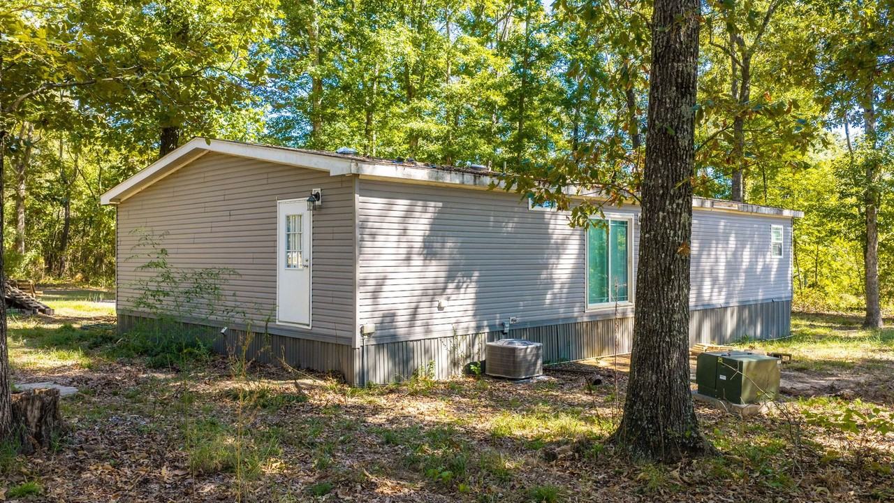 1636 Seaton Rd - Photo 7 of 34