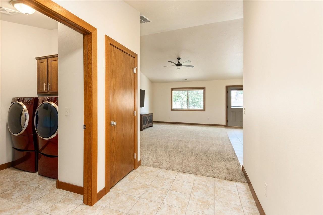 5933 Foxtail Loop W - Photo 4 of 29