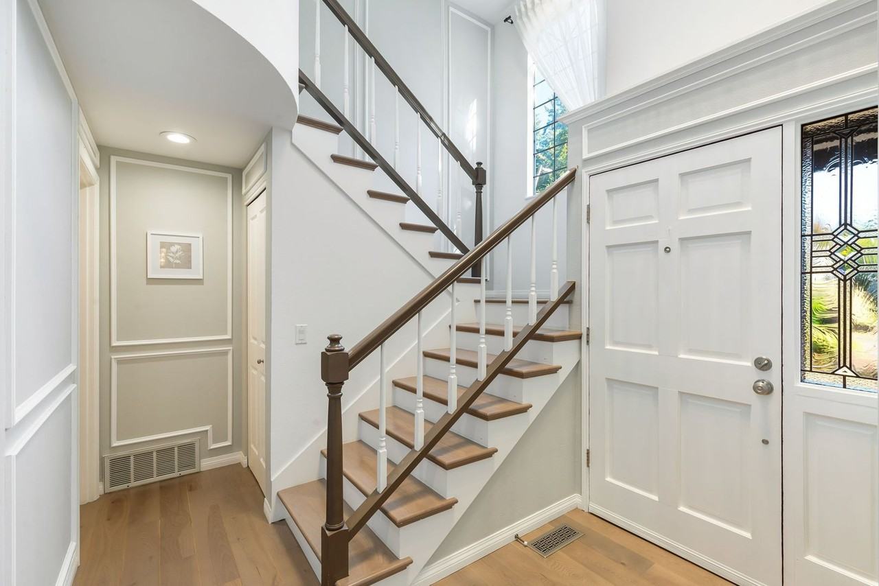 24020 Se 42nd St - Photo 2 of 40