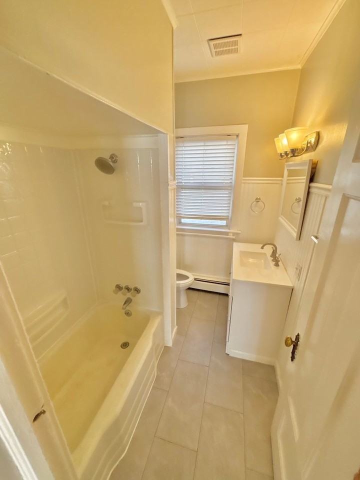 1107 1107 - 1109 Monroe ave - Photo 4 of 18