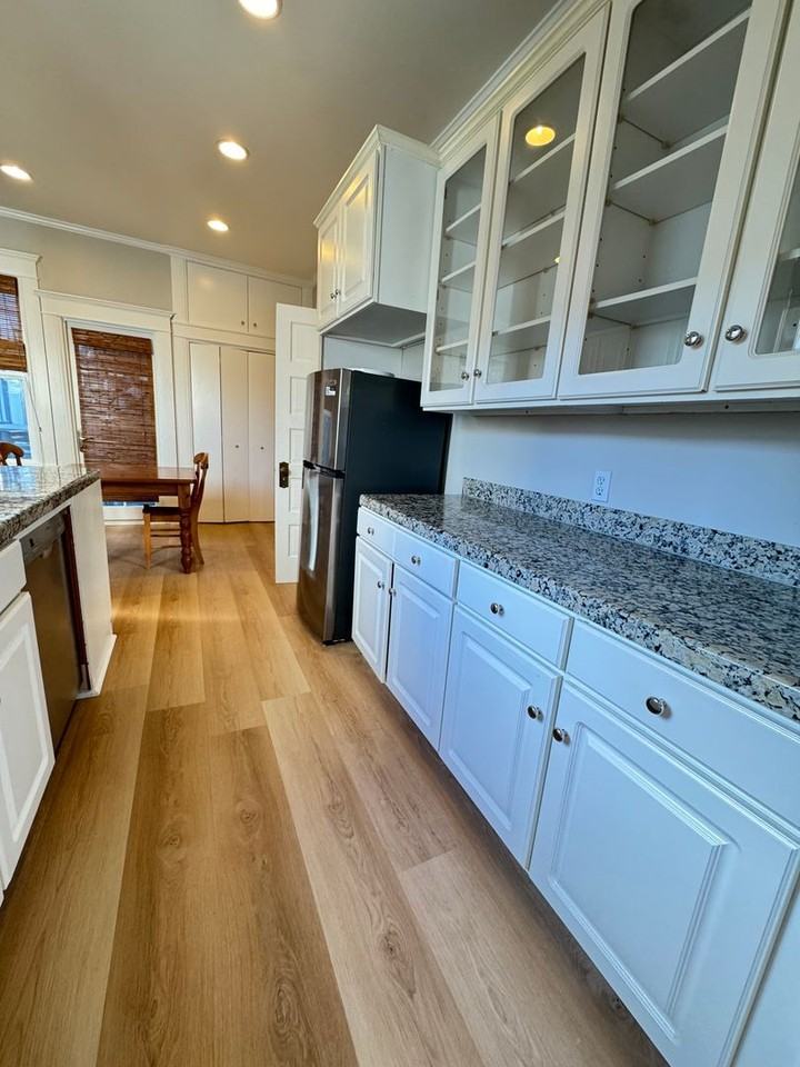 164 Parnassus Ave - Photo 7 of 21