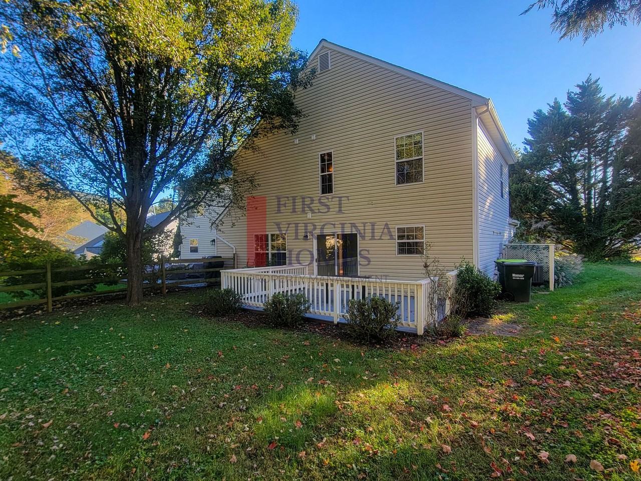 1557 Primrose Ln - Photo 2 of 15
