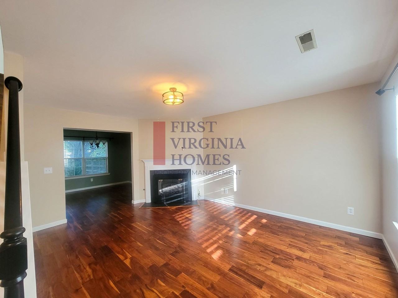 1557 Primrose Ln - Photo 4 of 15