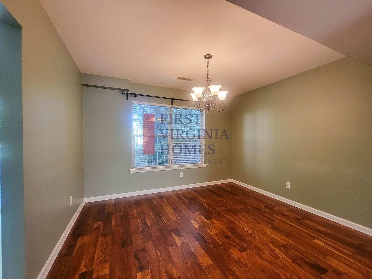 1557 Primrose Ln - Photo 5 of 15