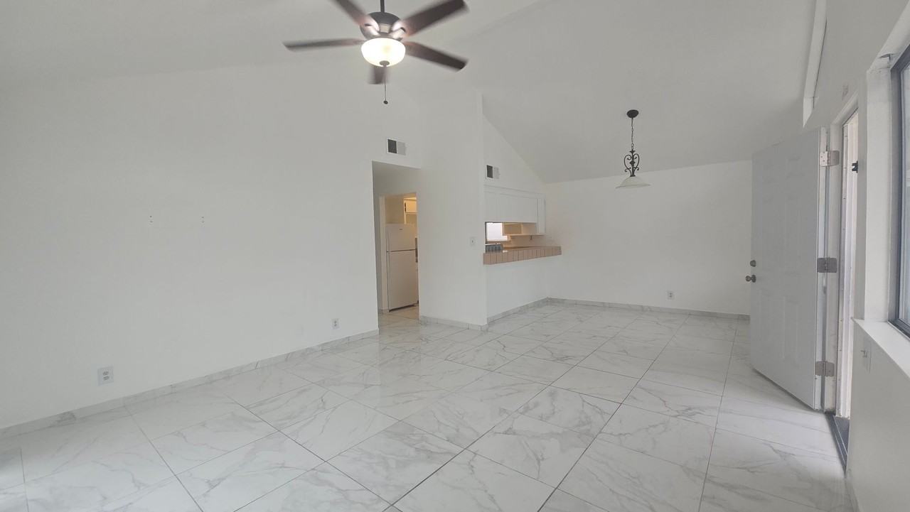 1030 Kaweah St - Photo 3 of 10