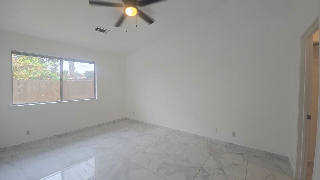 1030 Kaweah St - Photo 6 of 10