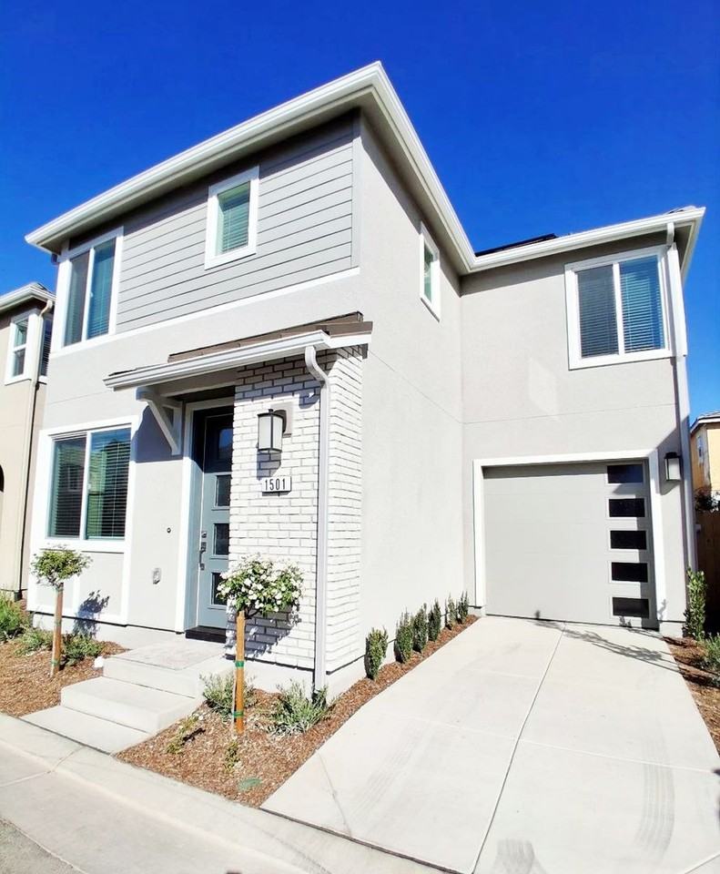 1501 Woodhill Ln - Photo 2 of 35